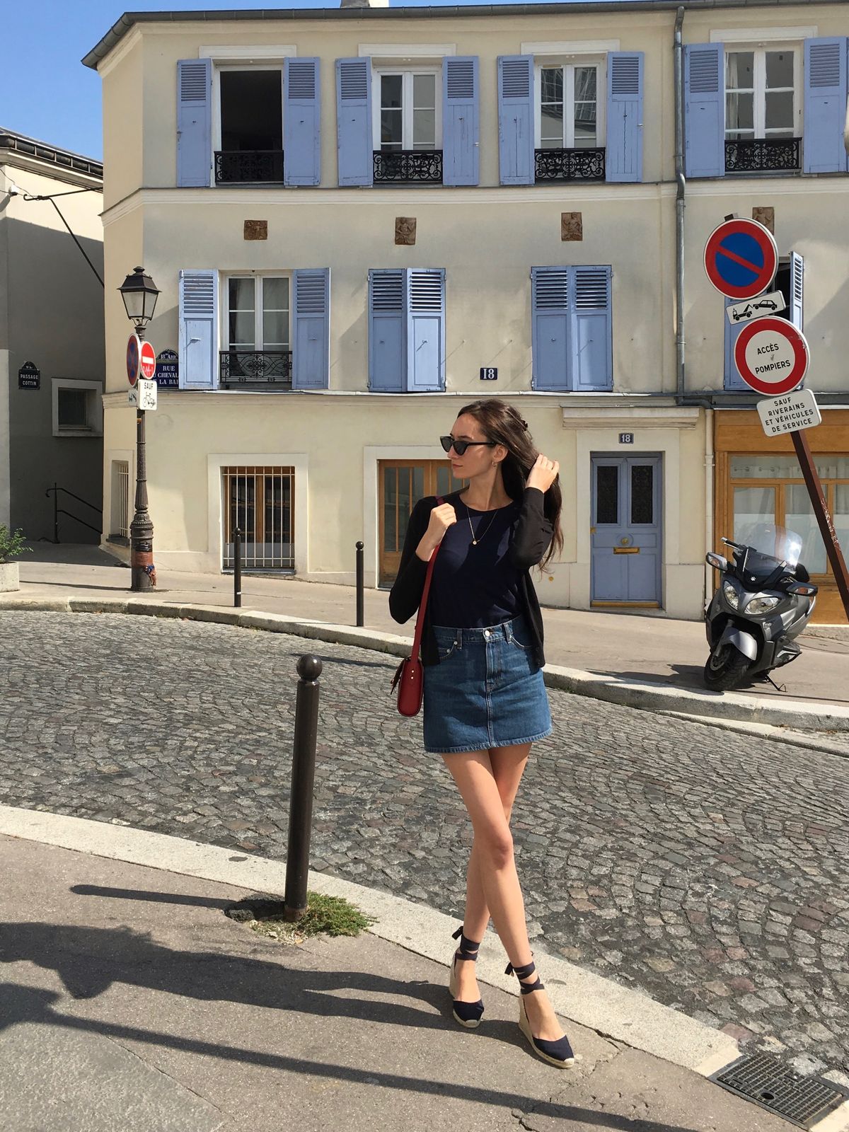 How to dress like a French woman  French women, Apc bag, White striped tee