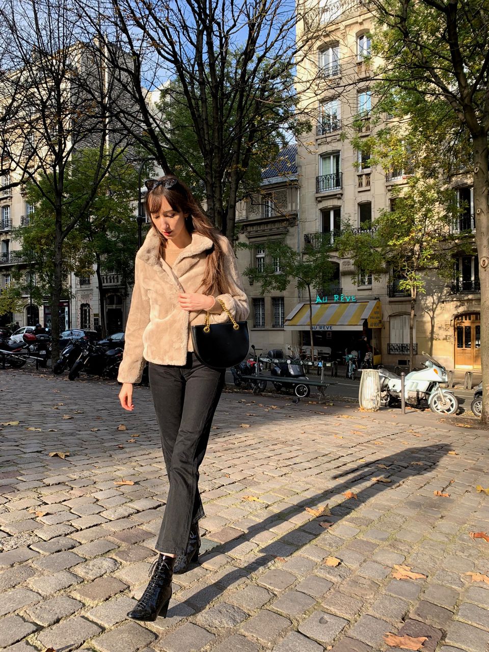 Early Fall Parisian Looks - Black Levi's 501 jeans