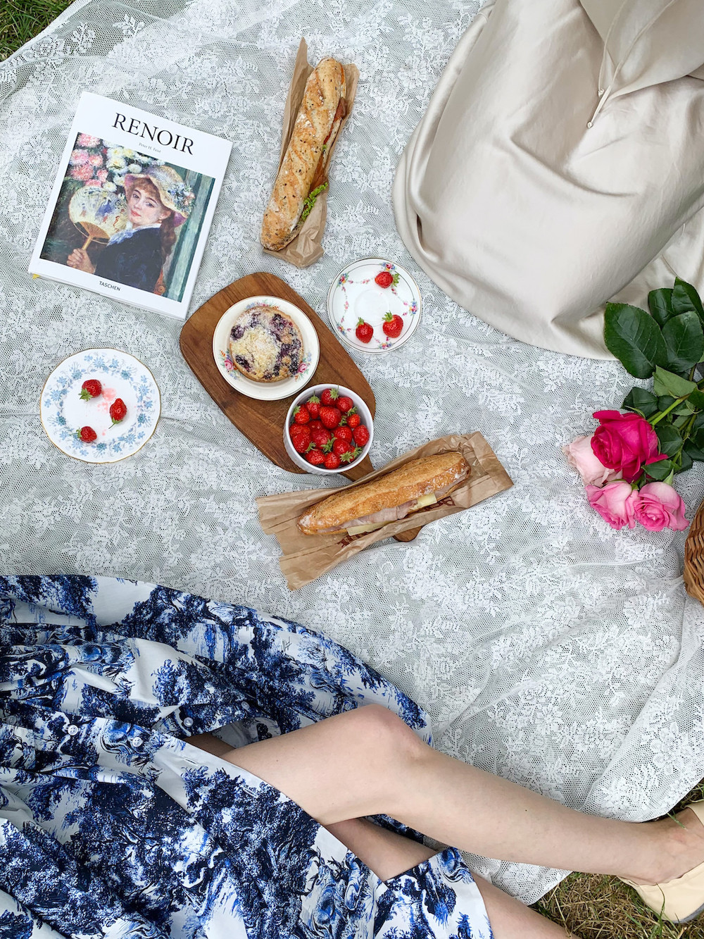 Picnic in Parc Monceau, Paris, France