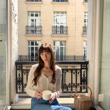 How to Dress Like a French Girl